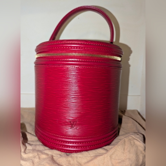 Louis Vuitton Cannes Epi Red. Authentic and pre-owned - Picture 1 of 11